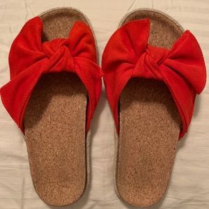 Red bow sandals